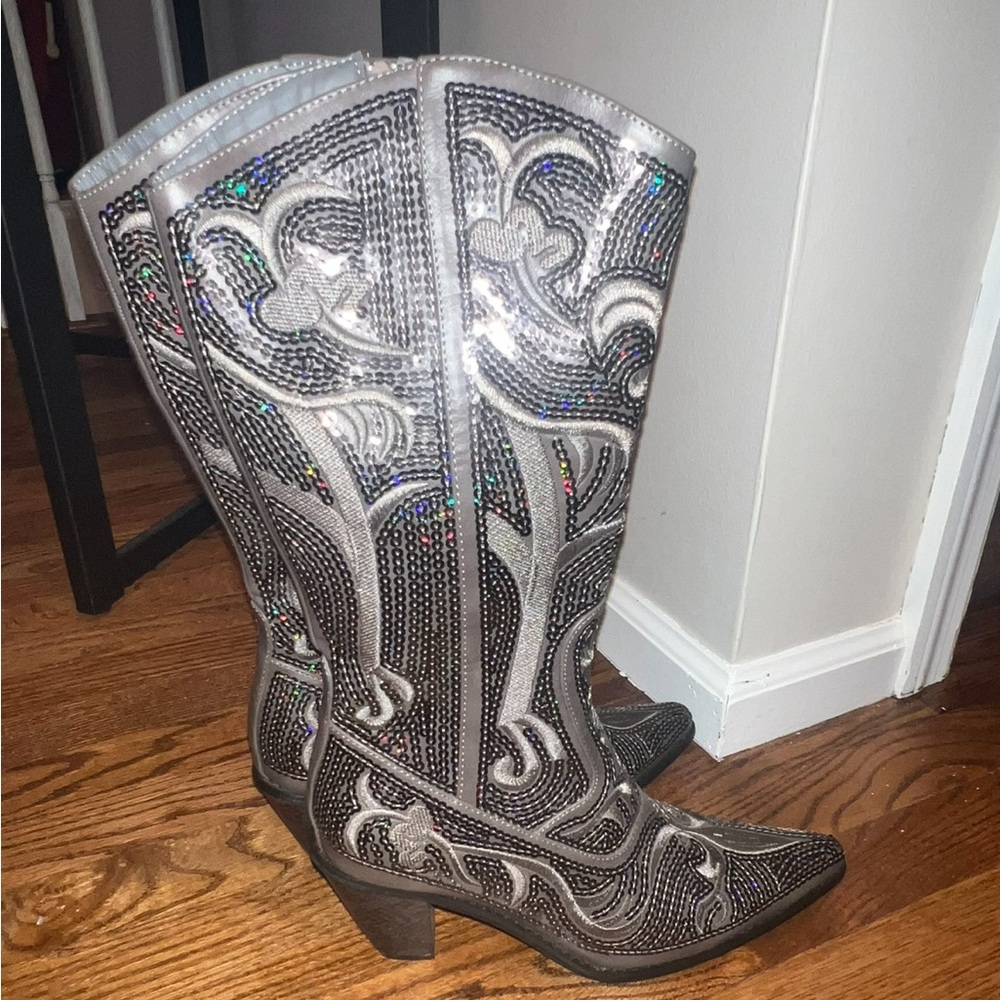 Helen’s heart size 10 cowboy boots- Never worn